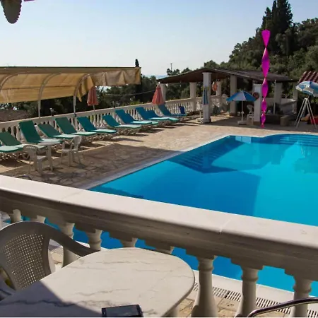 Tasteful In With Shared Pool Benícesz