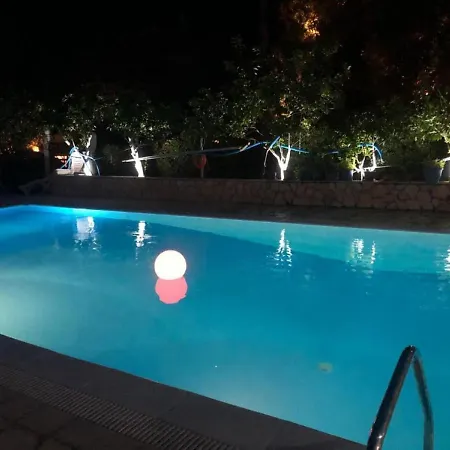 Apartment In With Sea View & Pool