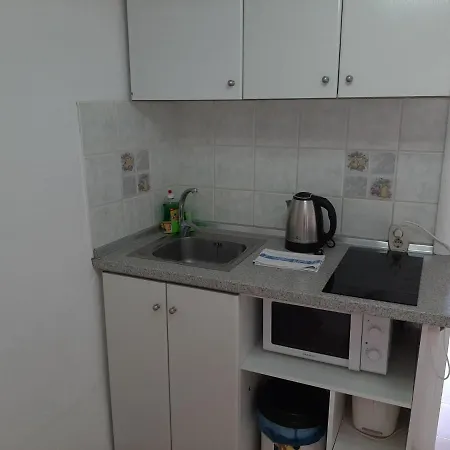 In With Sea View & Pool Apartment *