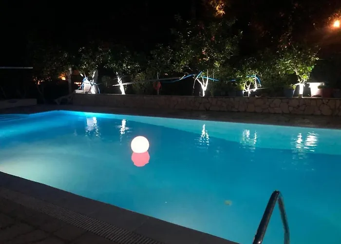 Apartman In With Sea View & Pool